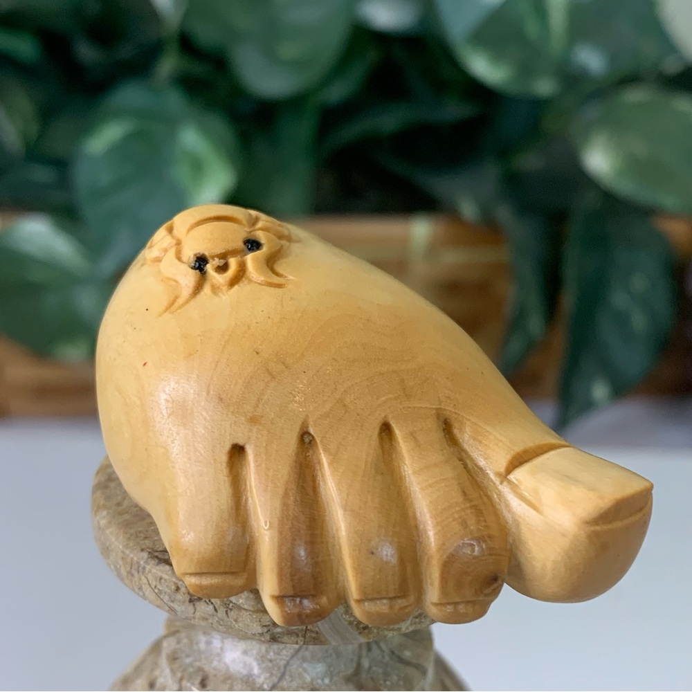 Vintage Netsuke Human Foot With Spider Carving Boxwood Hand Carved Figurine 2.5" - Picture 4 of 16